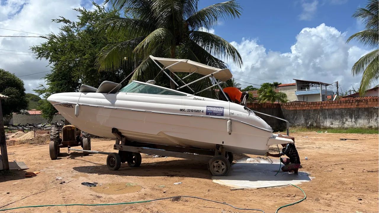 Lancha impecável para momentos inesquecíveis! - Foto 9