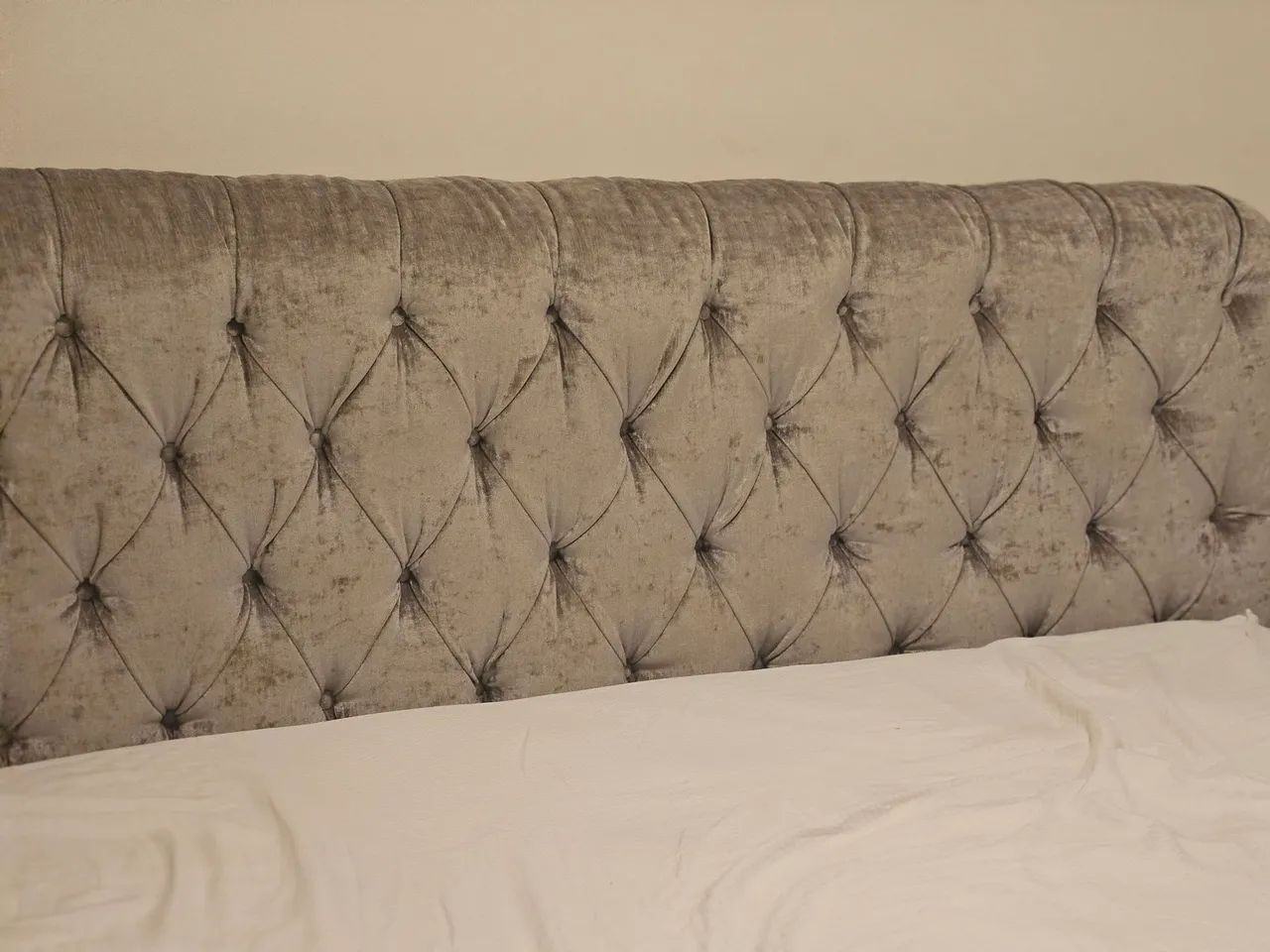 Cabeceira de Cama Queen em Veludo Cinza - Foto 2