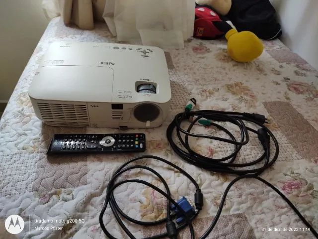 Projetor NEC HDMI com tela retratil top! - Foto 4