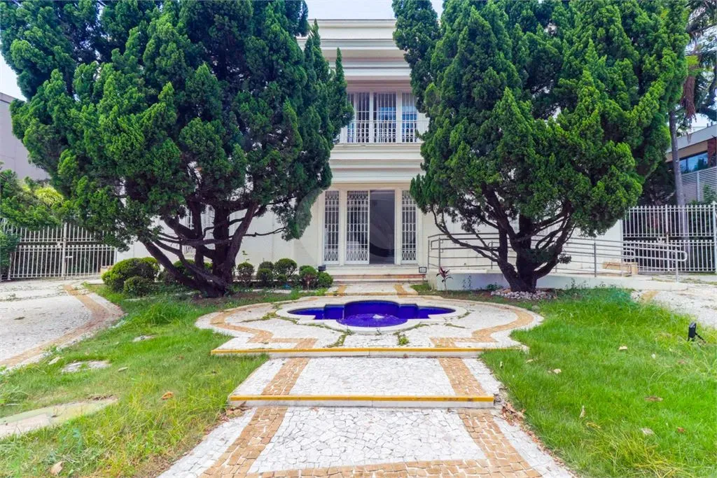 Sobrado com 10 quartos para locação em Jardim América - SP