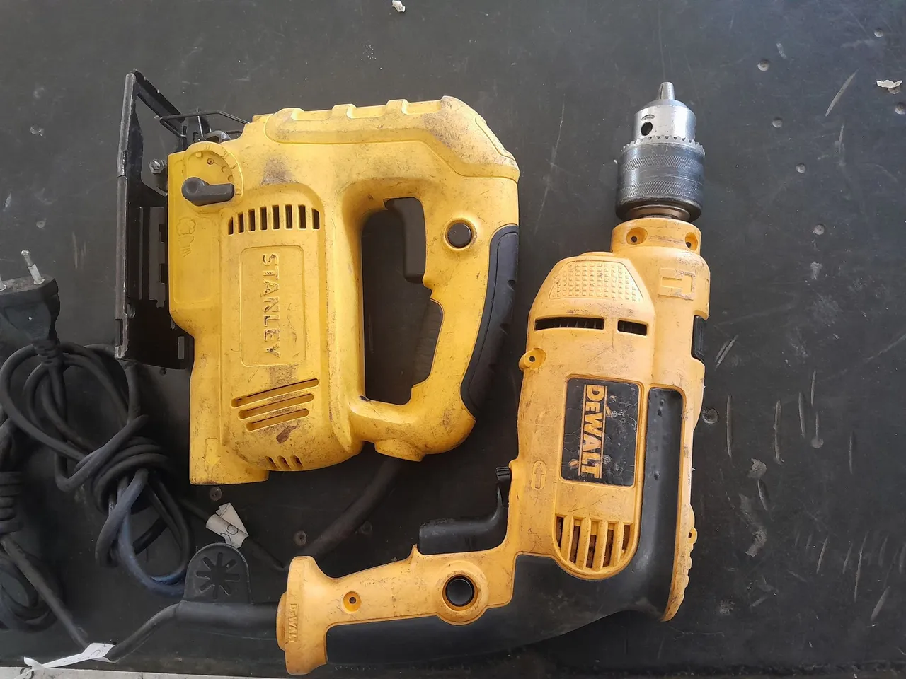 Furadeira DeWalt e Serra Stanley