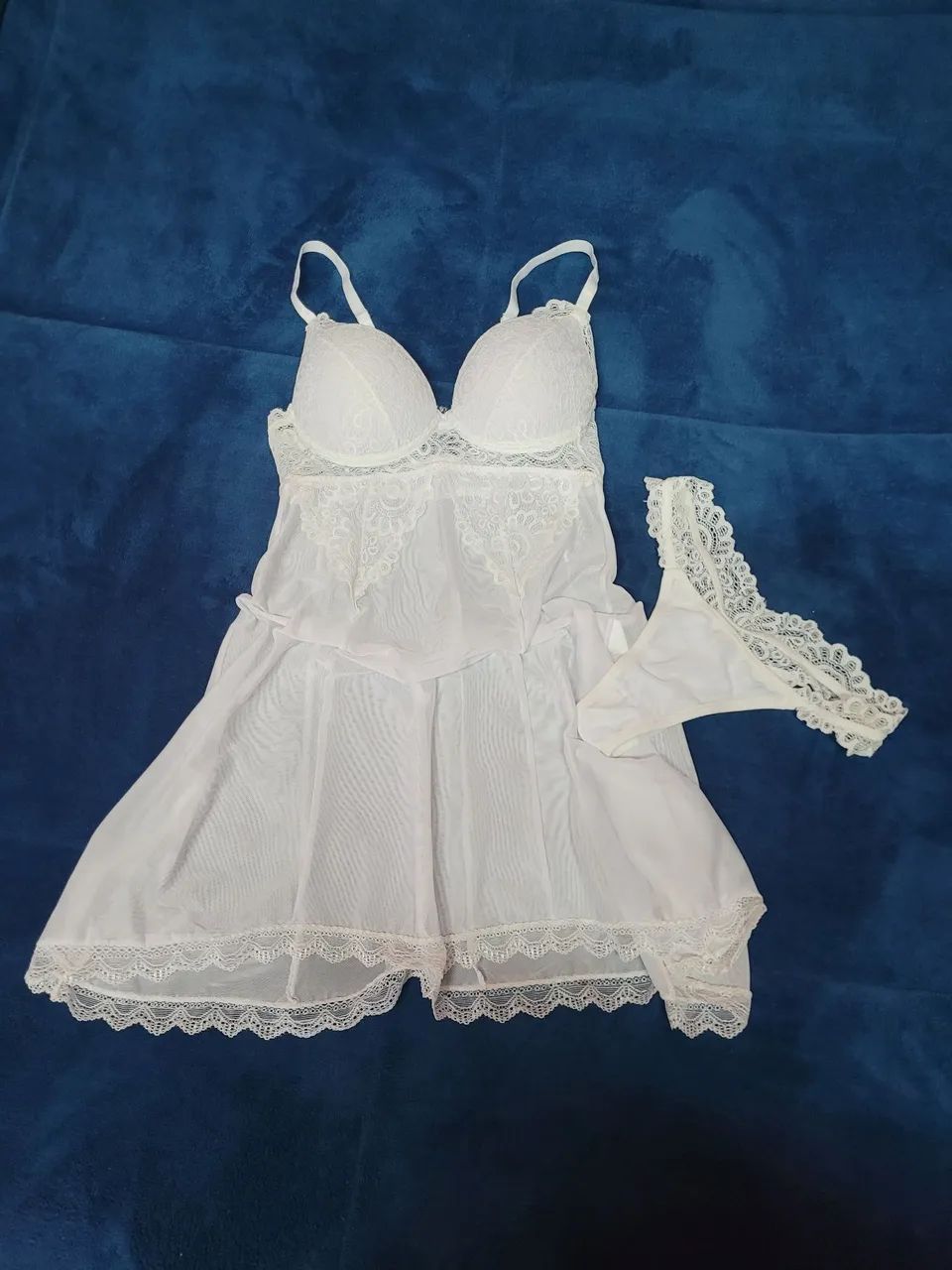 Conjunto lingerie branco com detalhes em renda