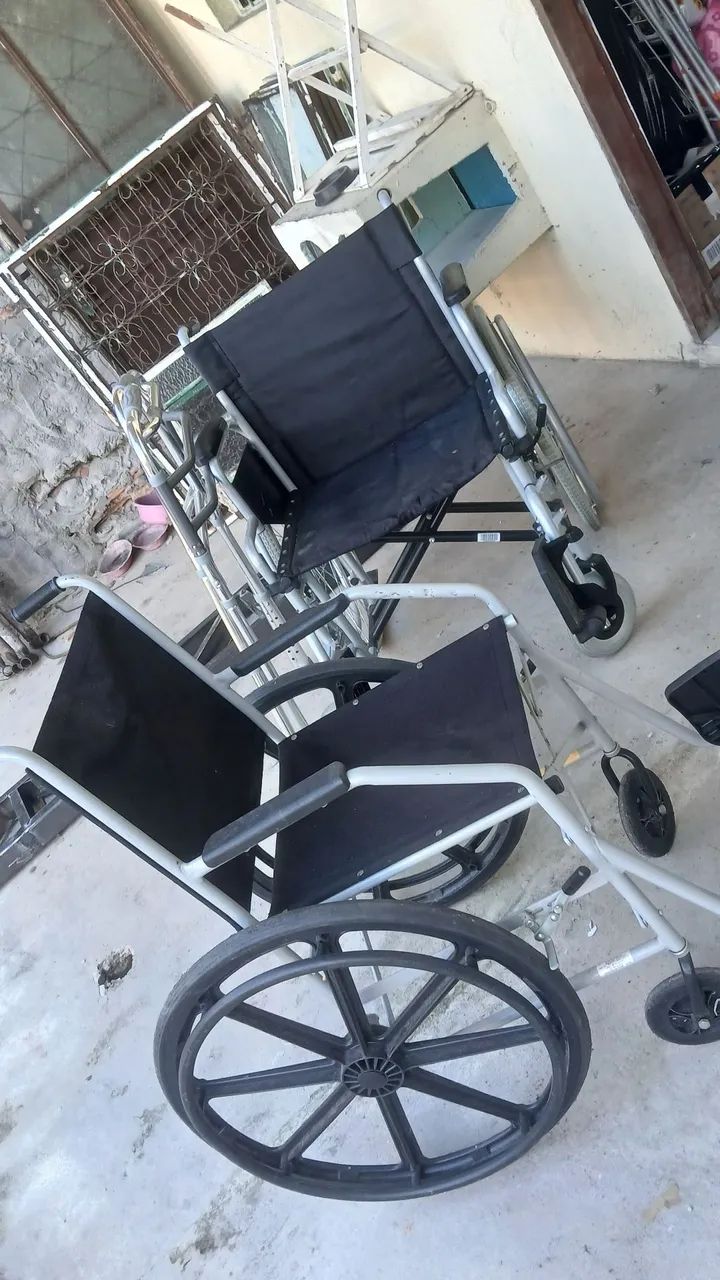Duas Cadeiras de Rodas e um andador - Ótimas condições!