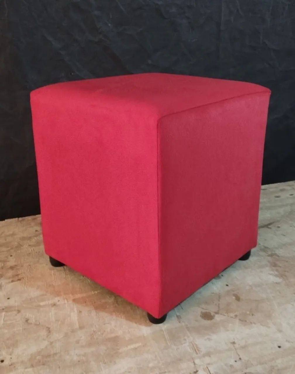 Puff Quadrado Vermelho Decorativo