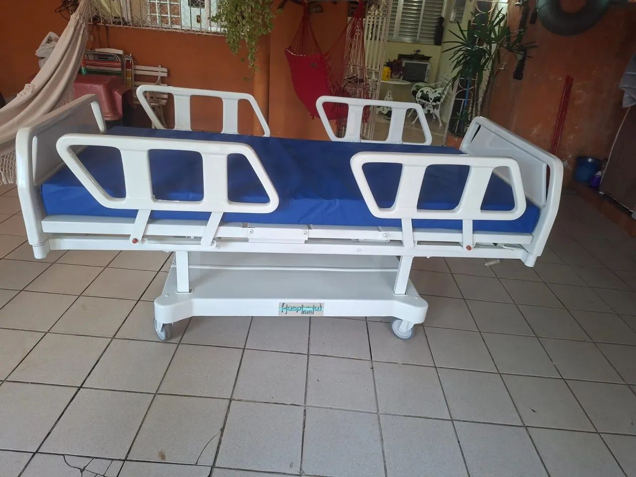 Cama Hospitalar com  4 Grades Laterais