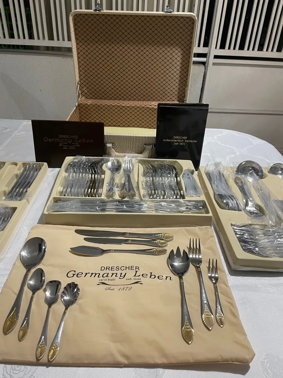 Faqueiro inox, folheado a ouro
