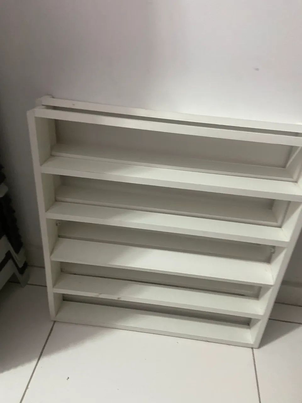 Prateleira de esmalte64352681208066121