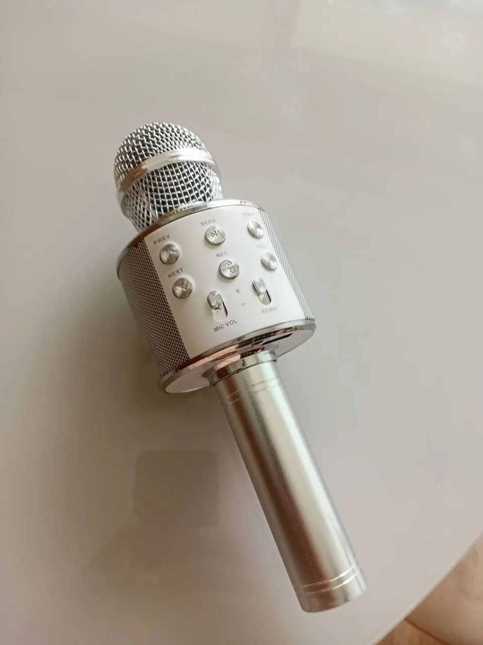 Microfone Karaoke Bluetooth com Alto-Falante