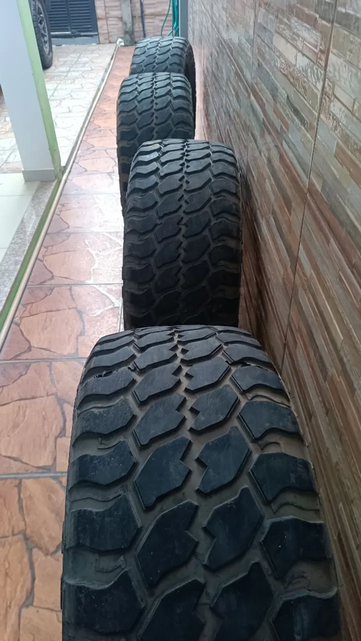 Jogo de Pneus Off-Road