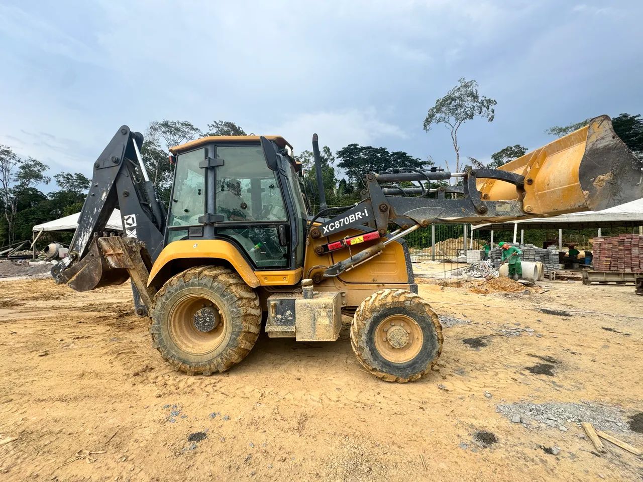 Aluga-se retroescavadeira  - Foto 3