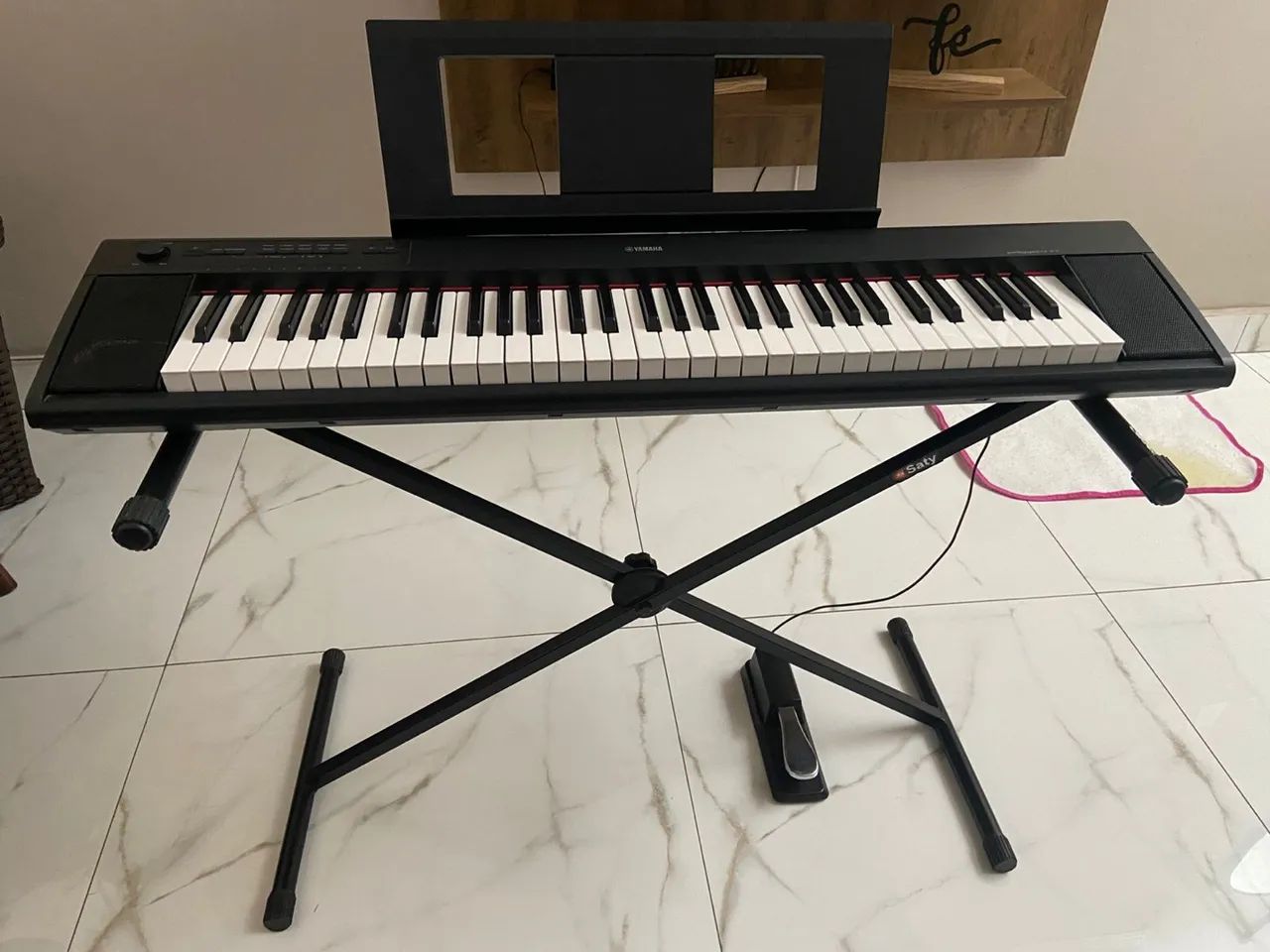 Teclado Yamaha NP-12 com suporte e Pedal