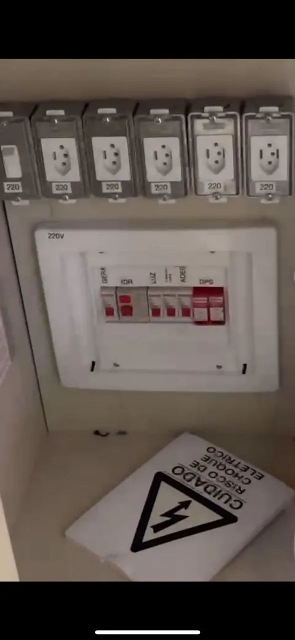 Carrinho e Totem em MDF de 15mm revestido em laminado Amarelo Novo Cromo Real L523 e Marfi - Foto 6