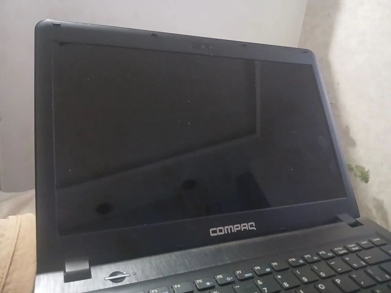 Notebook compac presario CQ18