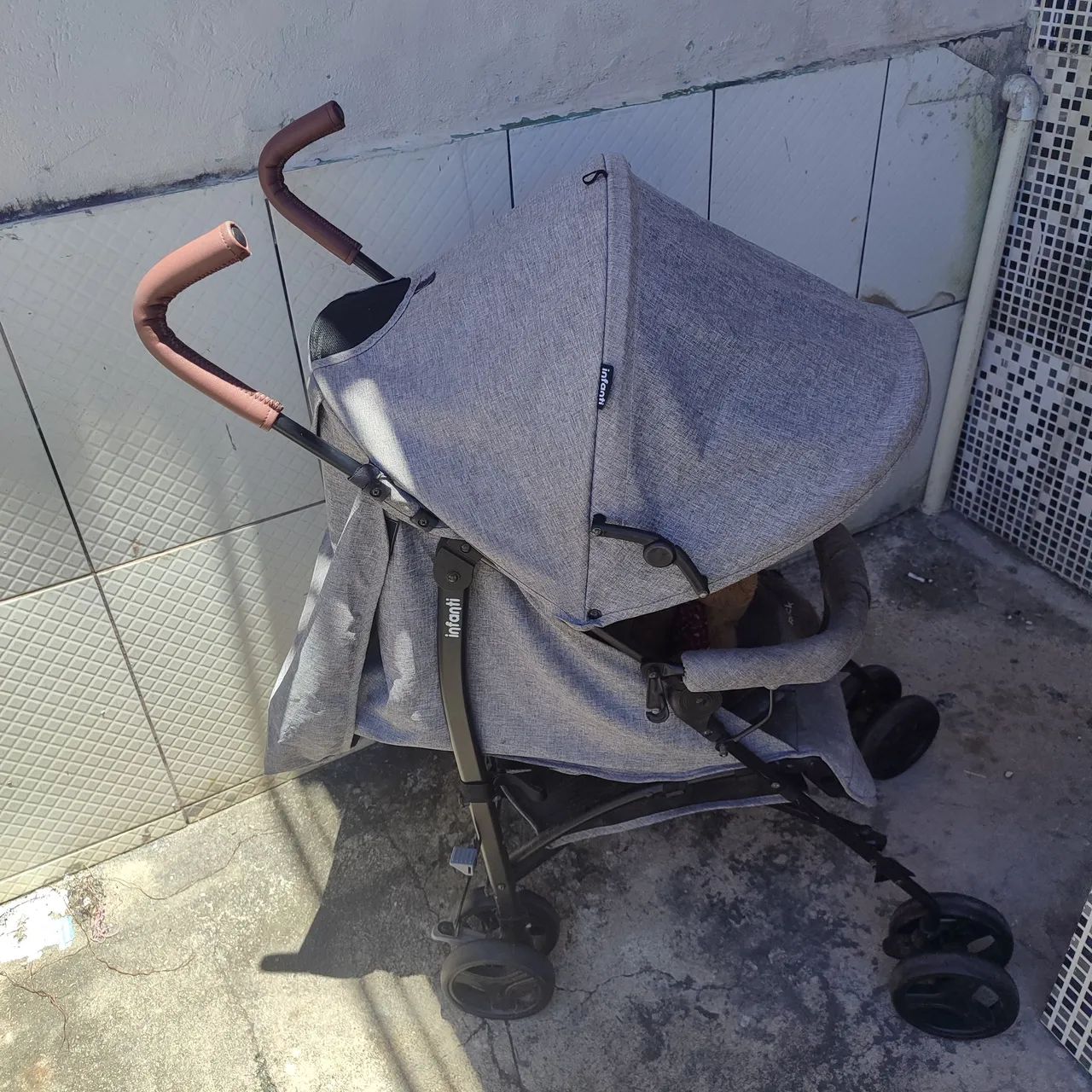 Carrinho de Bebê Infanti -  Leve e prático