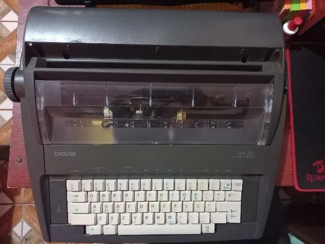 Máquina de escrever antiga64319325422851120