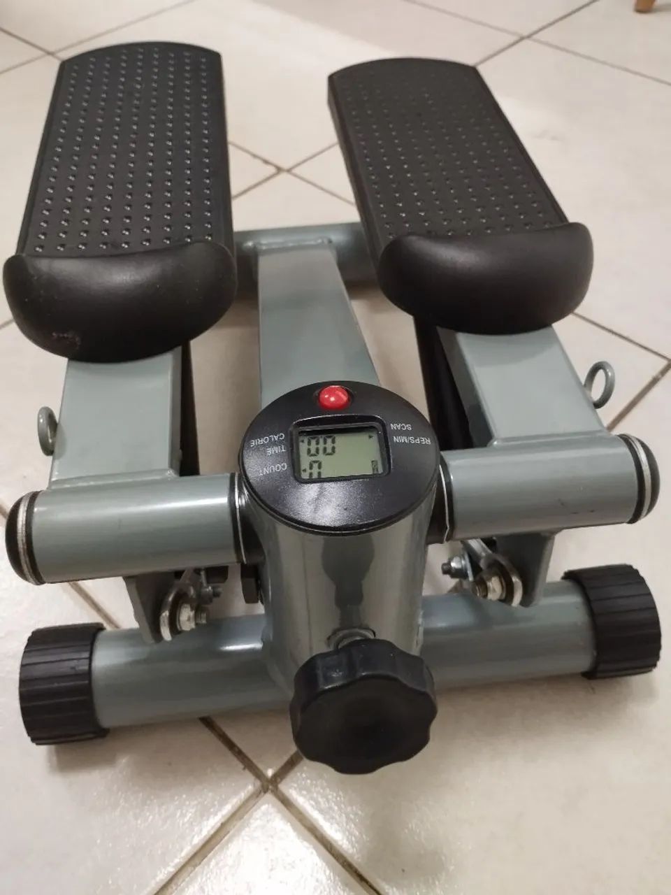 Mini Stepper com com monitor e  alças para os braços 