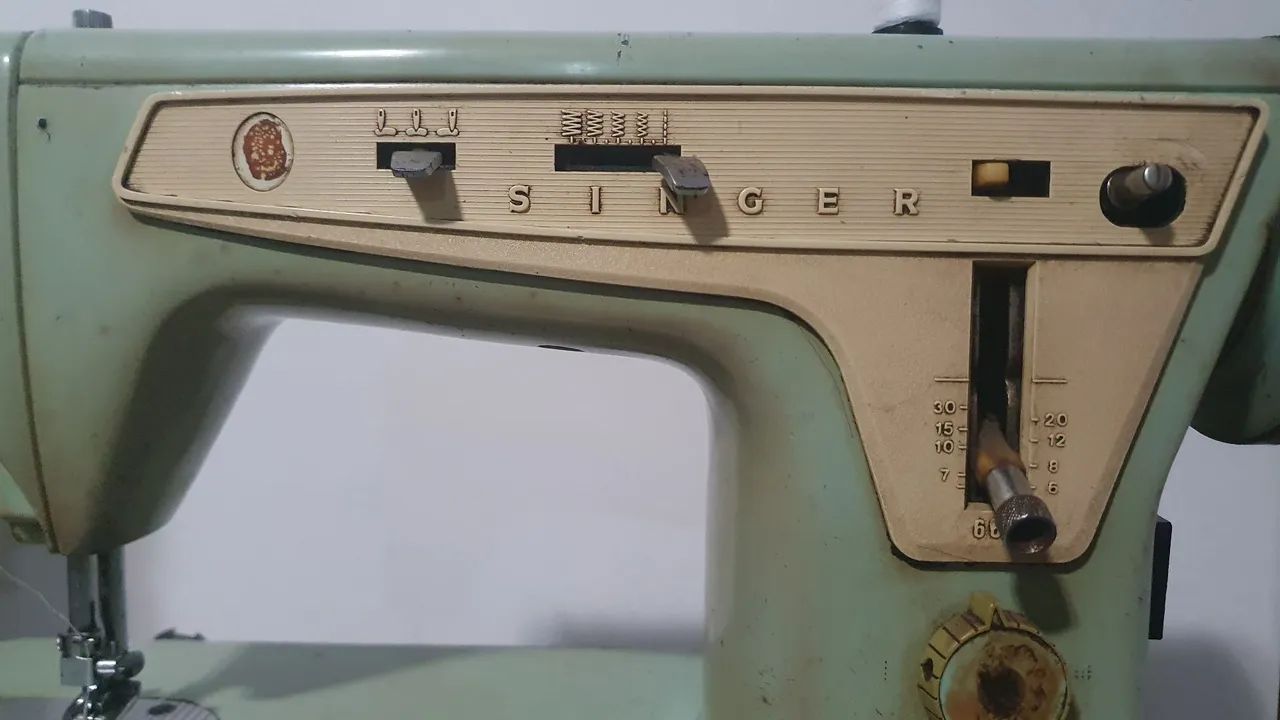 Máquina de Costura Singer Zig Zag Antiga - Foto 2