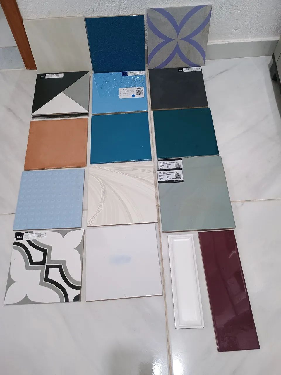 Azulejos diversos novos.