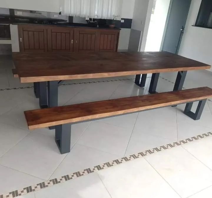 Mesa de Jantar com Bancos em Madeira Maciça e Design Industrial - Foto 4