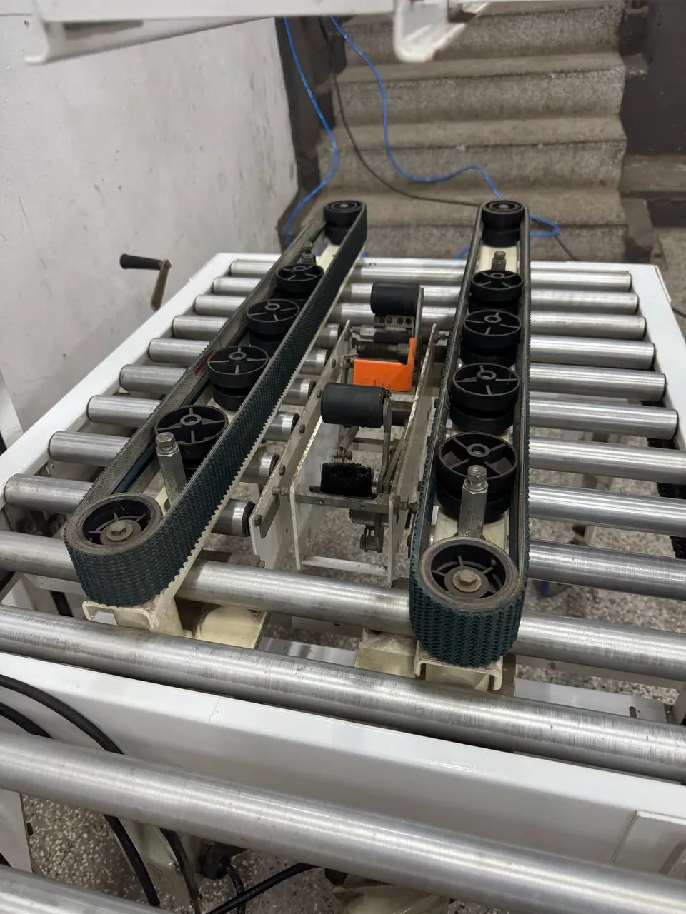 DUAS Máquina de fechamento de caixas com fita adesiva - Foto 3