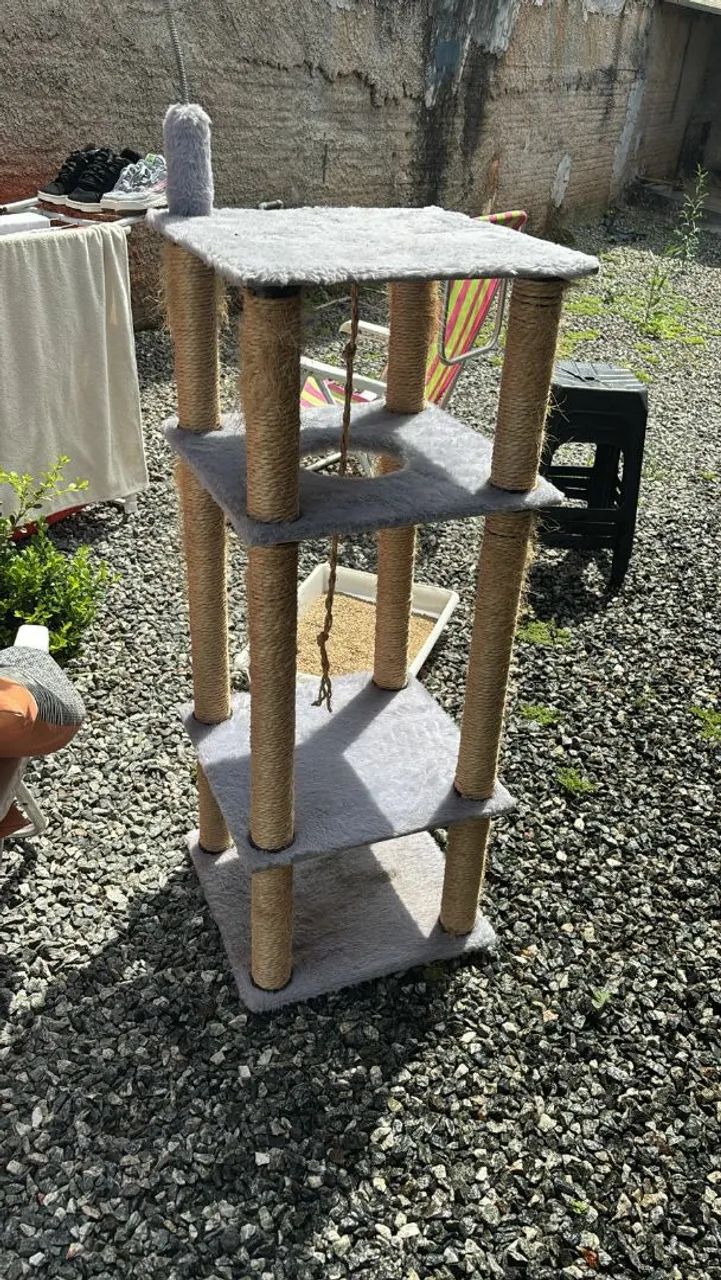 Arranhador semi novo para gatos 