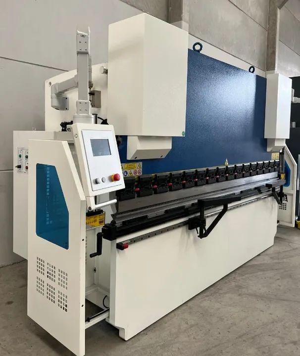 DOBRADEIRA HIDRÁULICA 3 eixos 3200 - 125 T - Foto 2