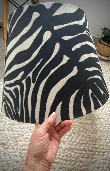 Cúpula luminária em estampa zebrada - Foto 2