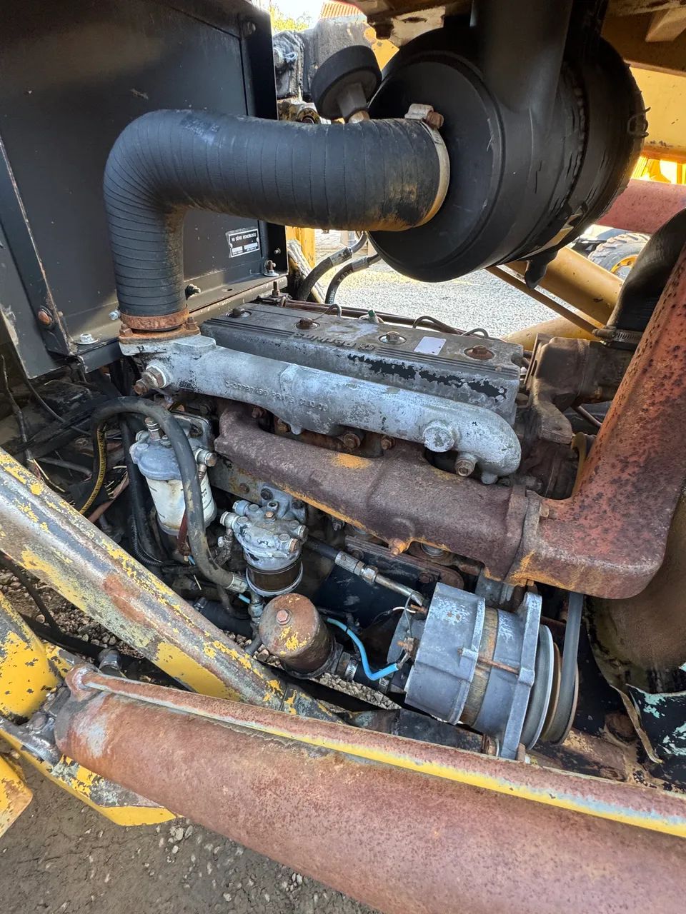 Retroescavadeira Maxion 750 4x2 - Foto 2