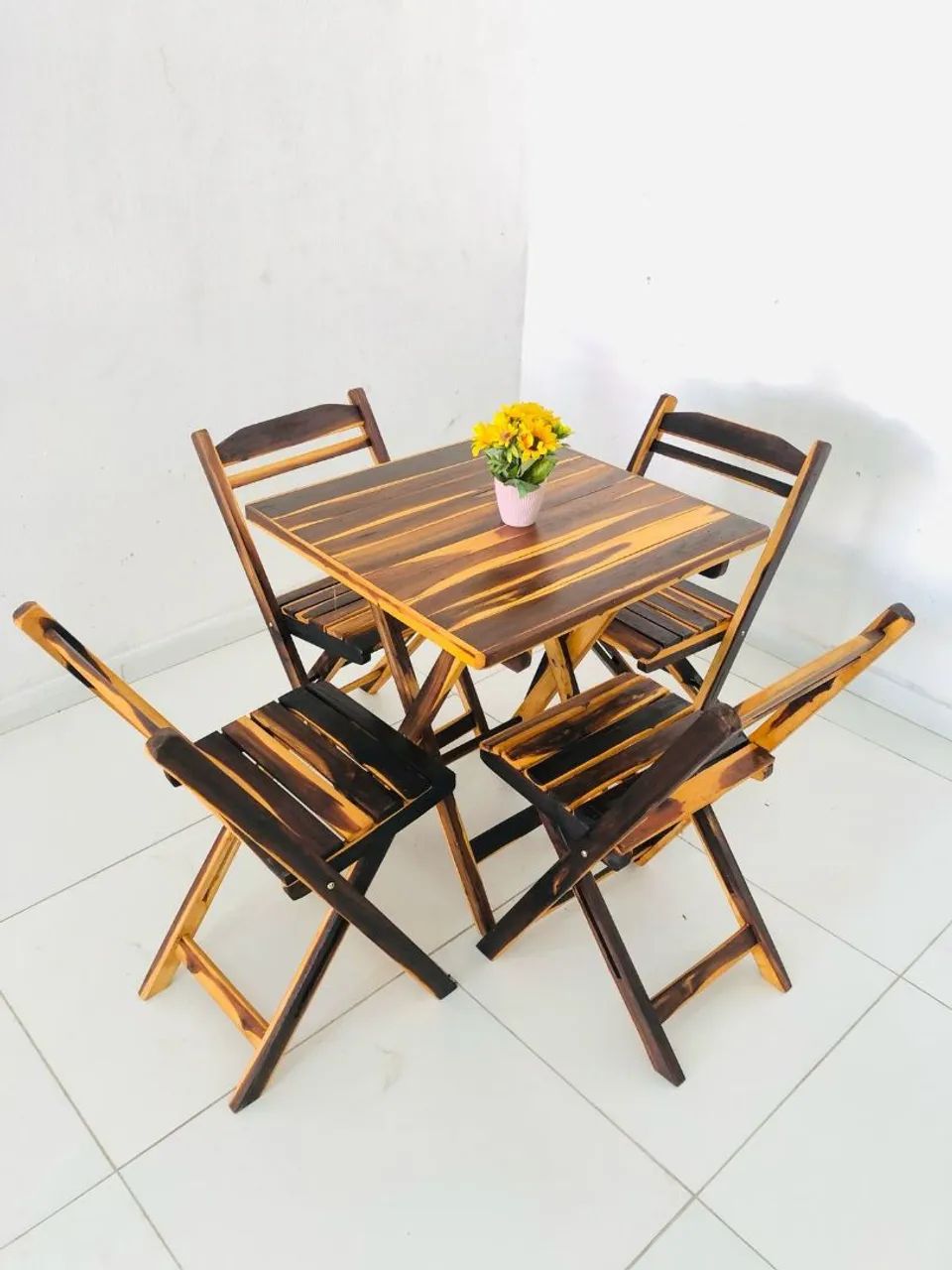 Conjunto de mesa e cadeiras de madeira dobrável - Foto 3