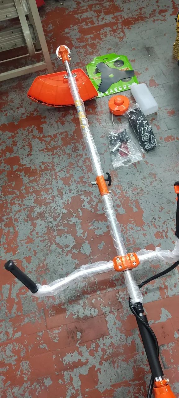 Roçadeira a Gasolina 65cc Nakasaki ( Nova )