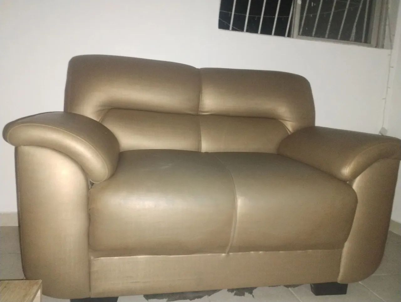 Sofá em courol acolchoado  - Foto 2