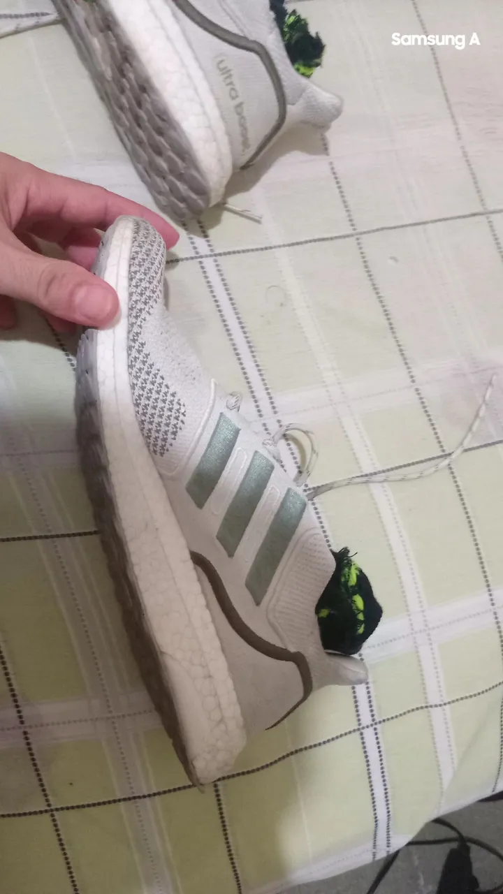 Adidas Ultraboost - Branco e Cinza