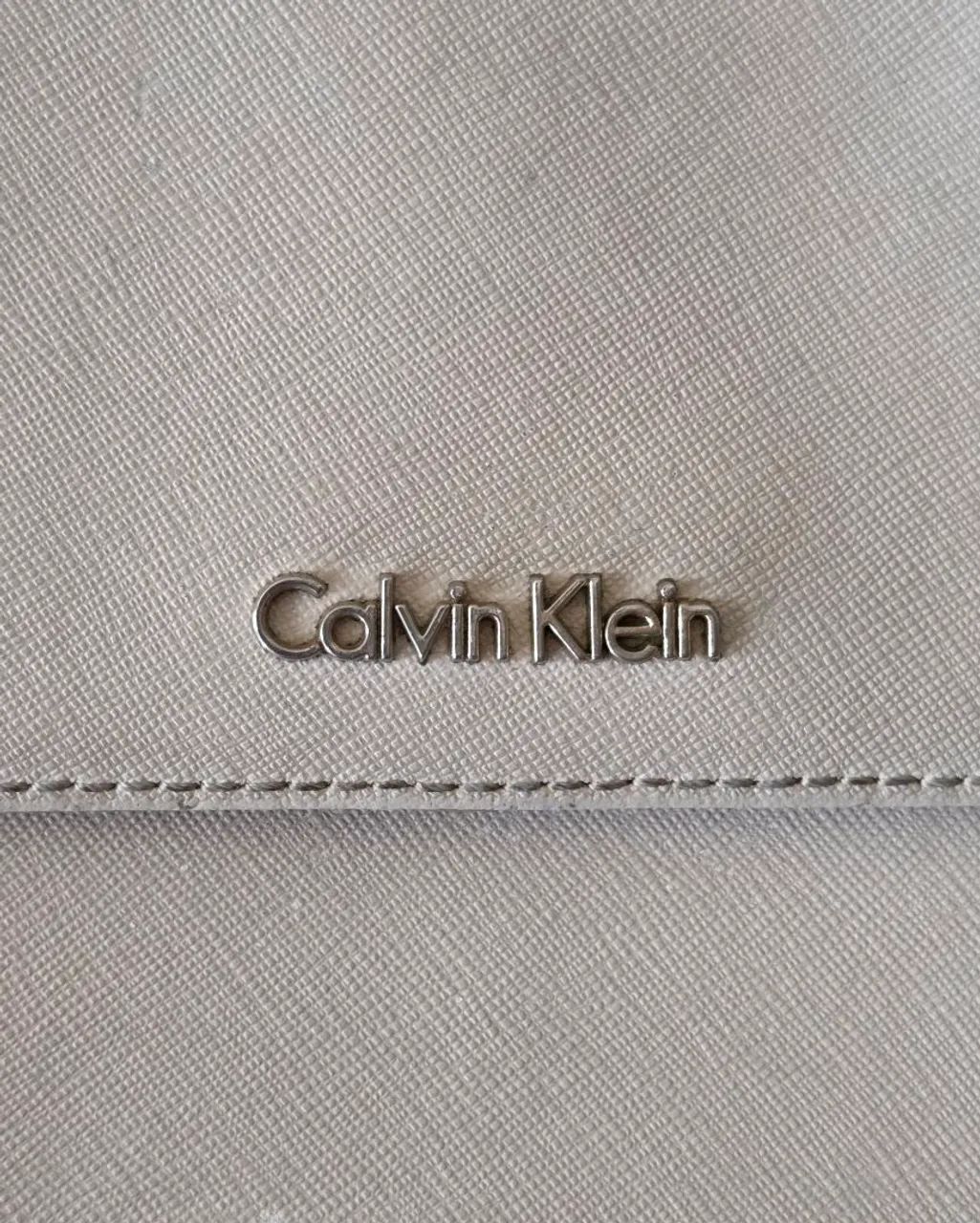 Bolsa Calvin Klein Off White - Foto 3