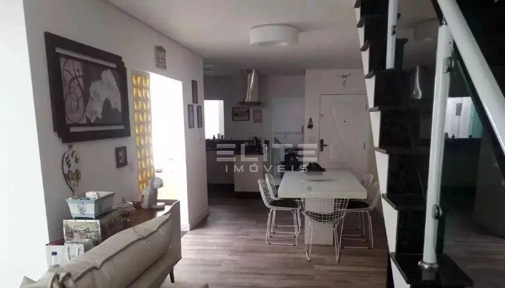 Sobrado em Condomínio Fechado ! Com 3 Quartos, 1 Suíte, Espaço Gourmet e 194m² Região Priv