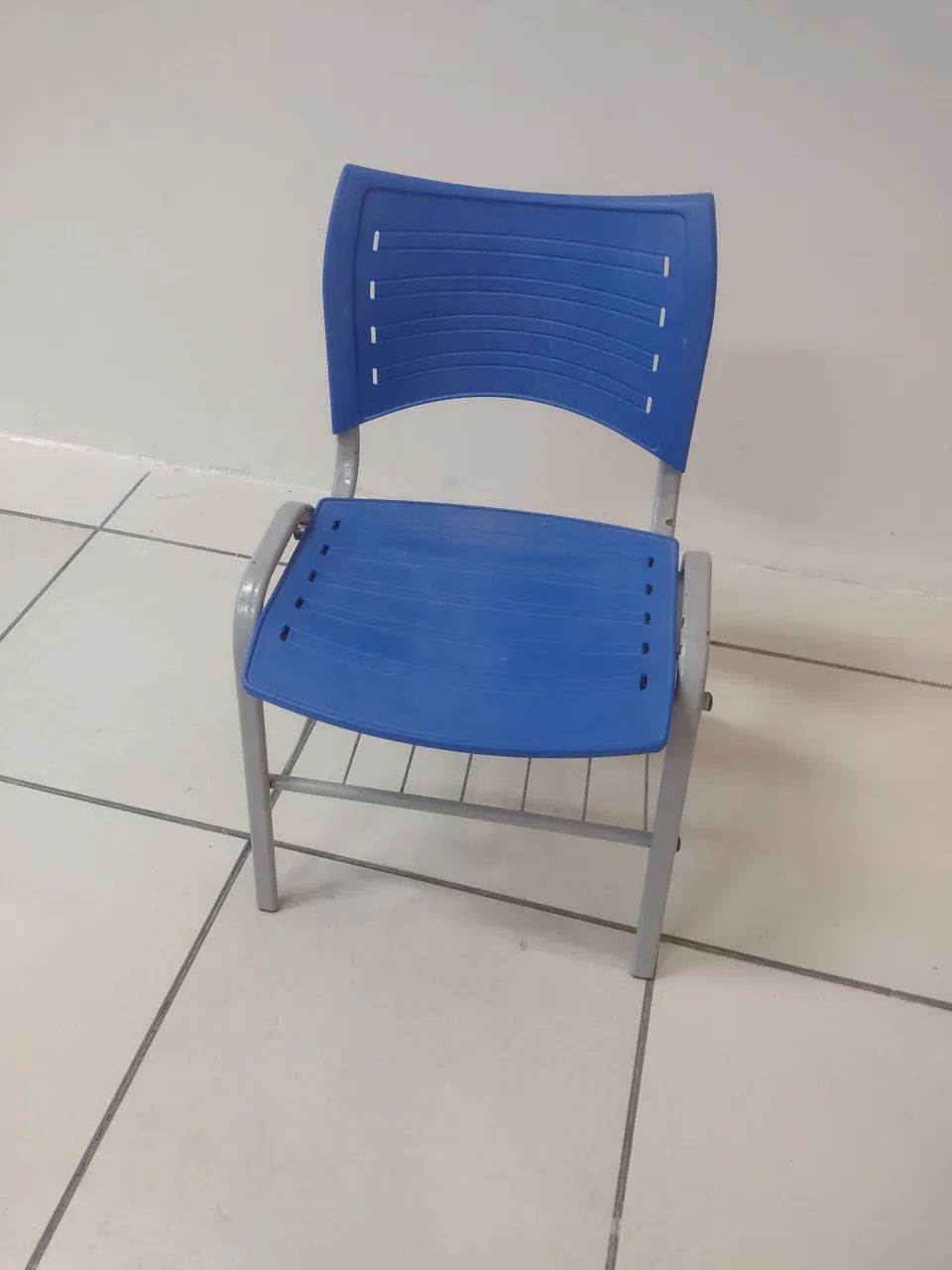 40 Cadeira com Estrutura em Metal - Foto 2