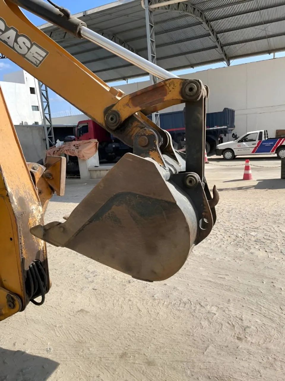 Retroescavadeira 580n 4x4 ano 2012 - Foto 3