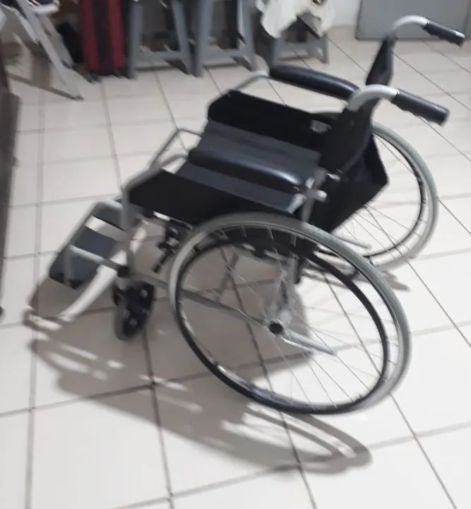 Cadeira de rodas em ótimo estado