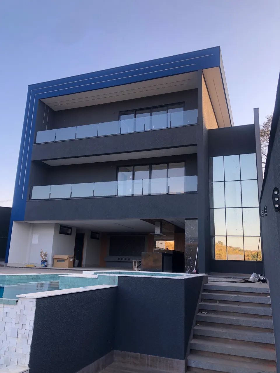 Portas e janelas em esquadrias de alumínio e vidros temperados  - Foto 2