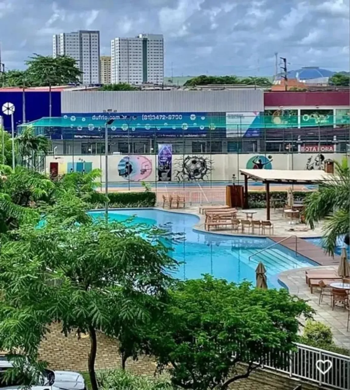 Alugo apartamento em condomínio clube localizado em Boa Viagem!