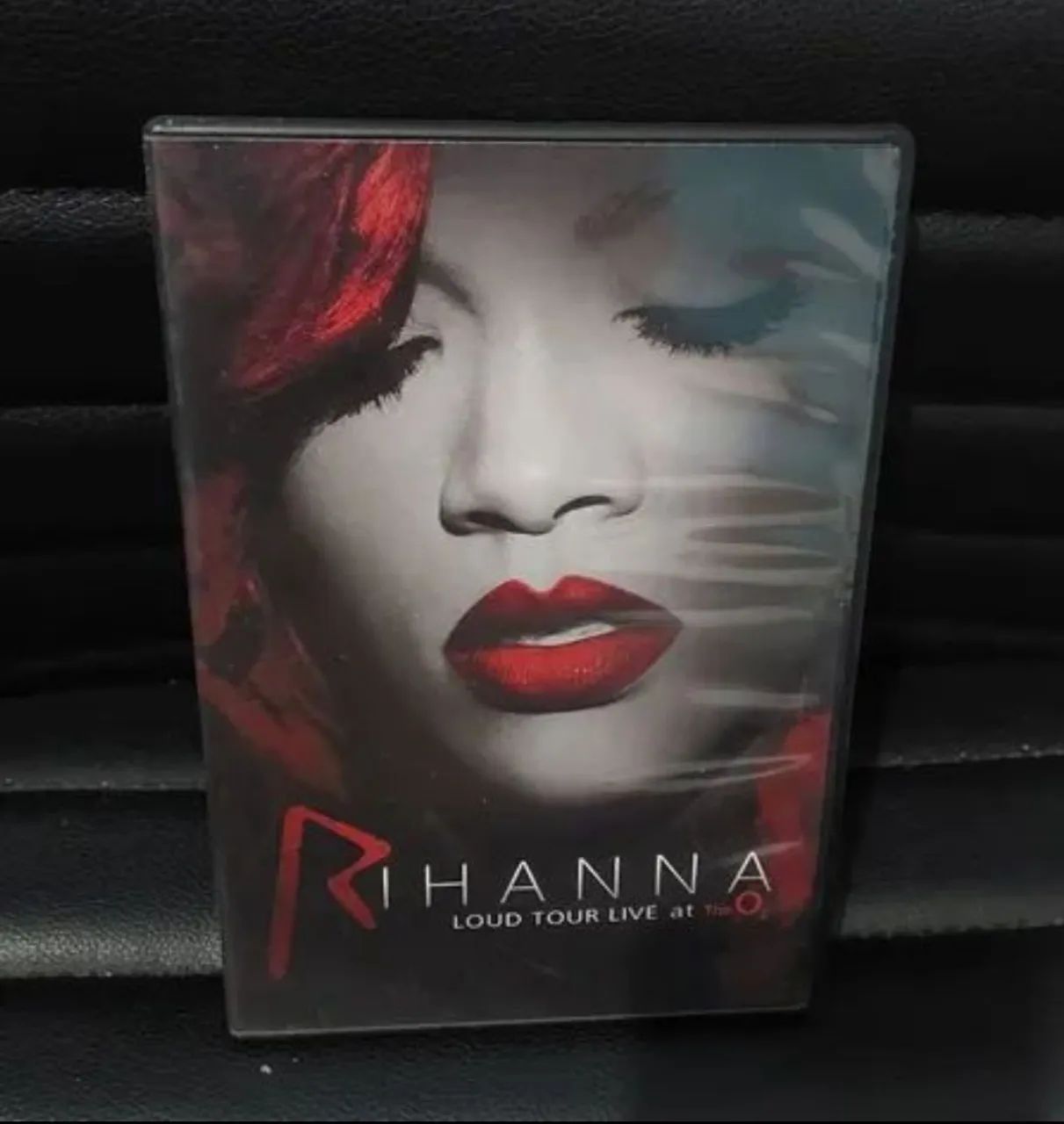 DVD: Rihanna - Loud Tour Live at The O2