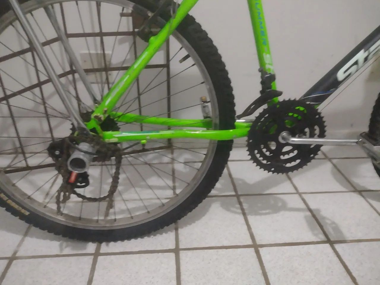 Bicicleta aro 26 verde com marcha  - Foto 3