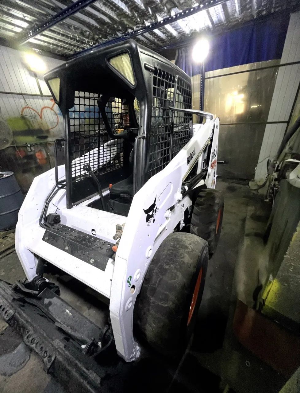 Minicaregadeira Bobcat S150 ano 2011, com 5.500 horas, à alavanca, em SP - Foto 6