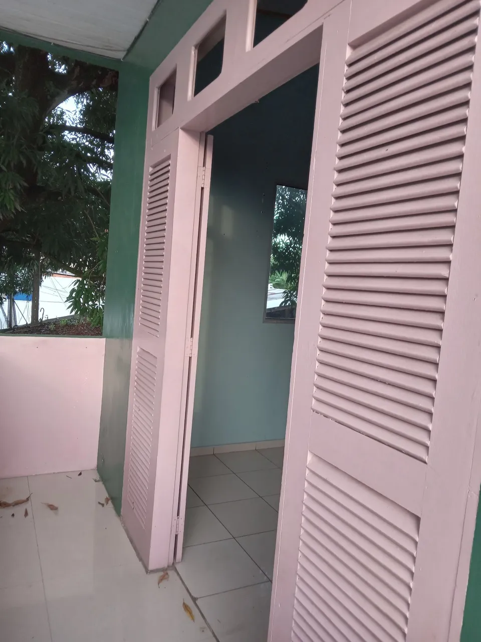 Alugo uma casa nos altos 