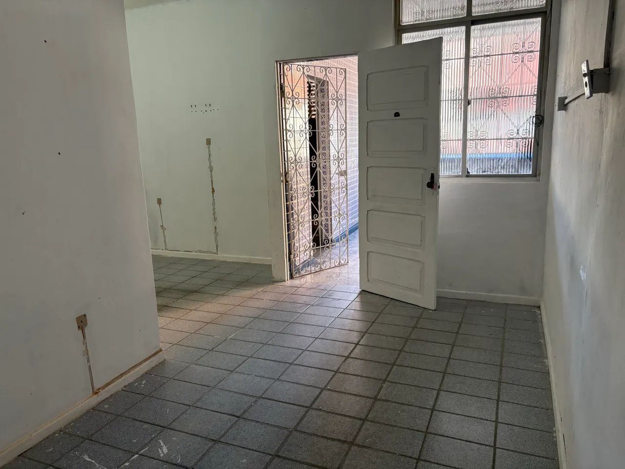 Loja  térrea, próximo a Lapa