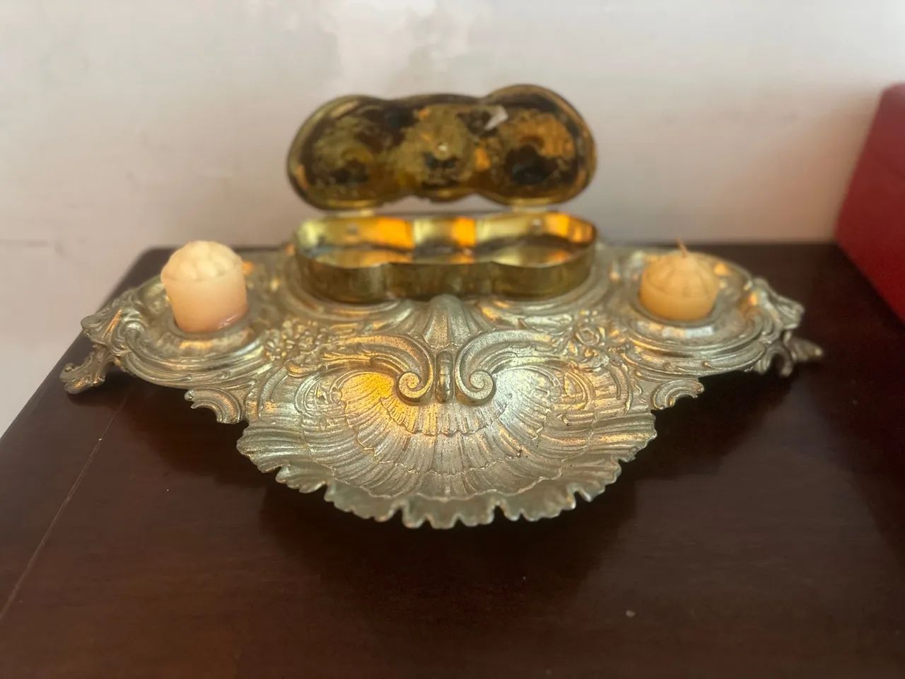 Porta-canetas antigo em madeira e metal dourado - Foto 4