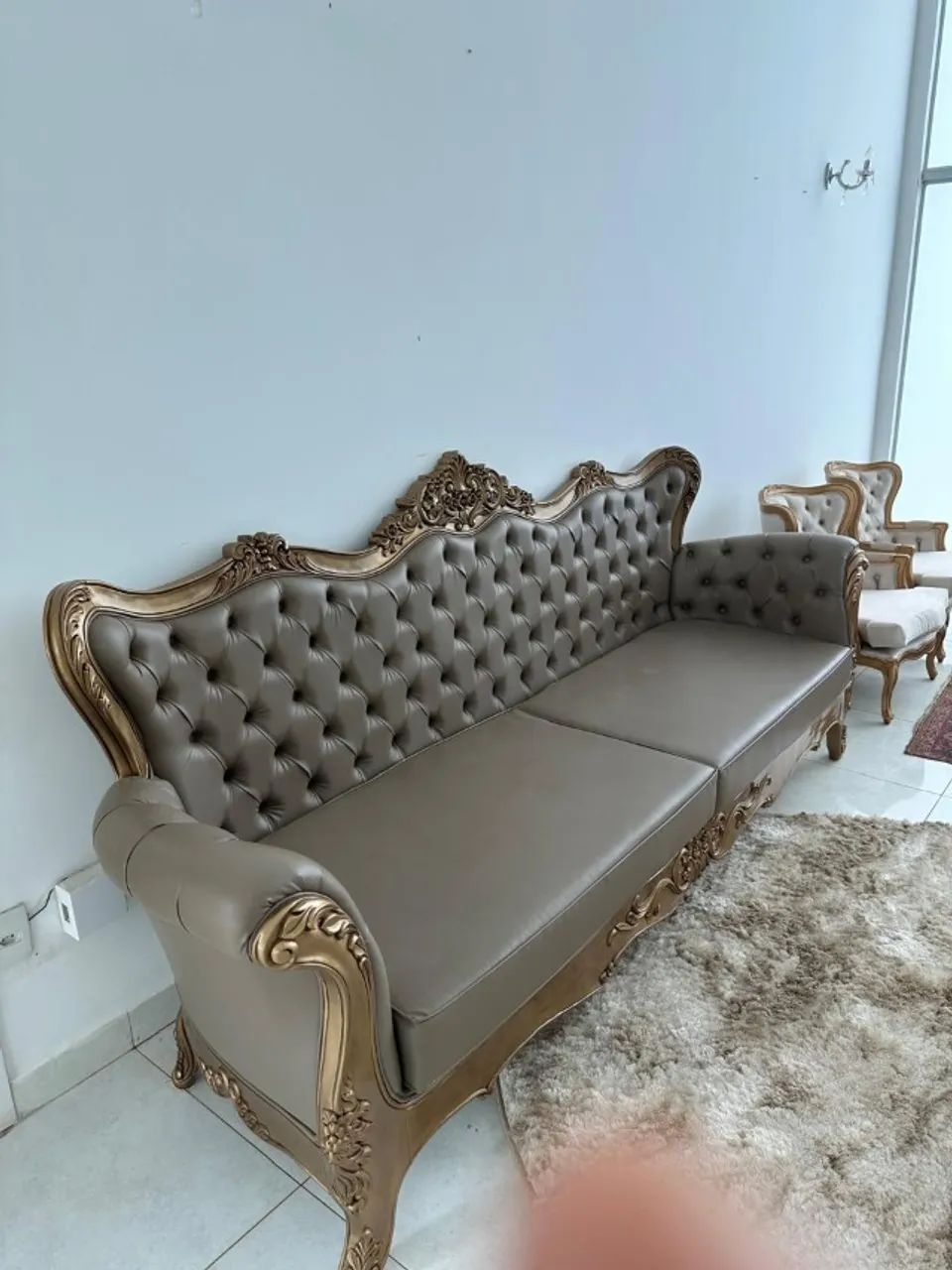 Sofá Clássico em Couro - Foto 4