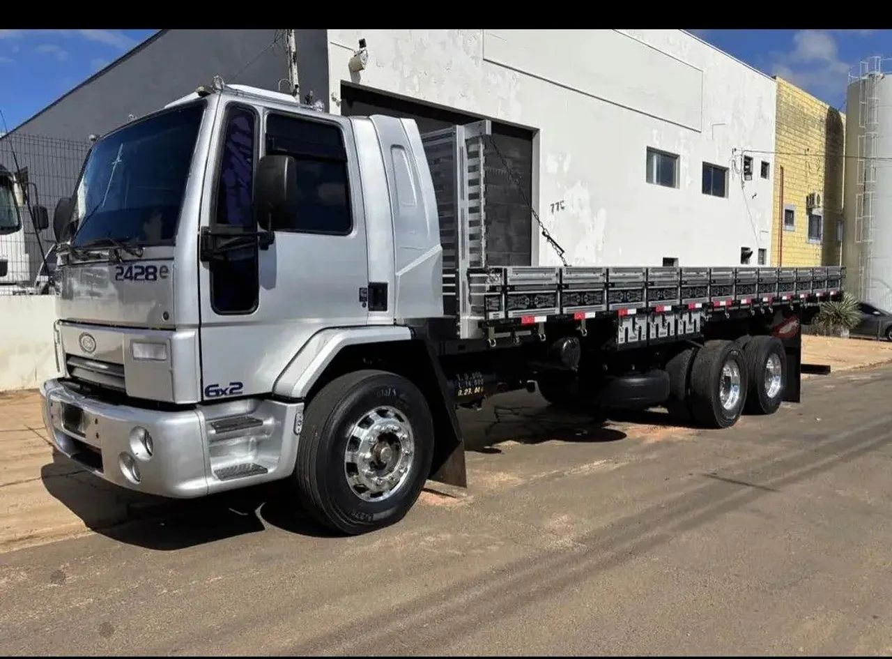 2010 - FORD CARGO 2428 - PARCELADO - Foto 2