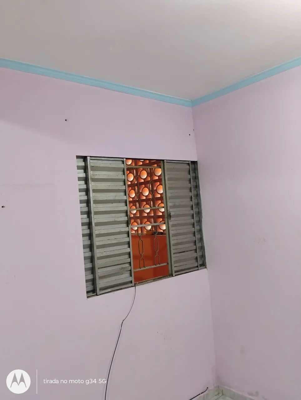 Aluga se uma casa com quarto/ e cozinha/ banheiro/e área/   - Foto 5