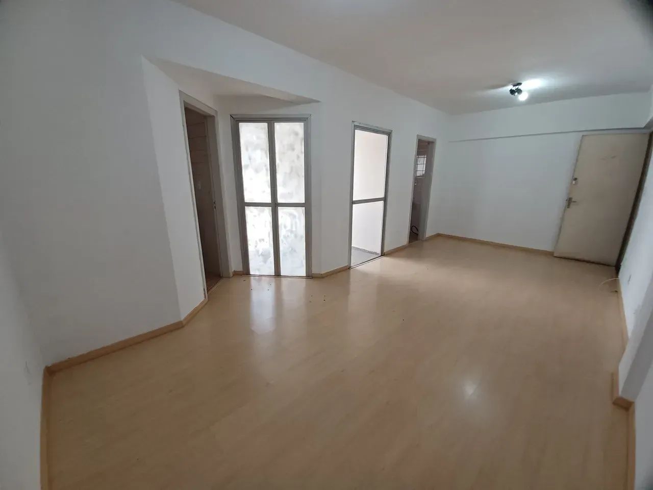 Alugo Kitnetão com garagem-Centro - Campinas - SP - Foto 2