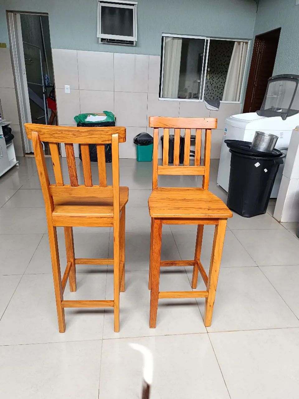 Banquetas altas de madeira maciça  - Foto 2